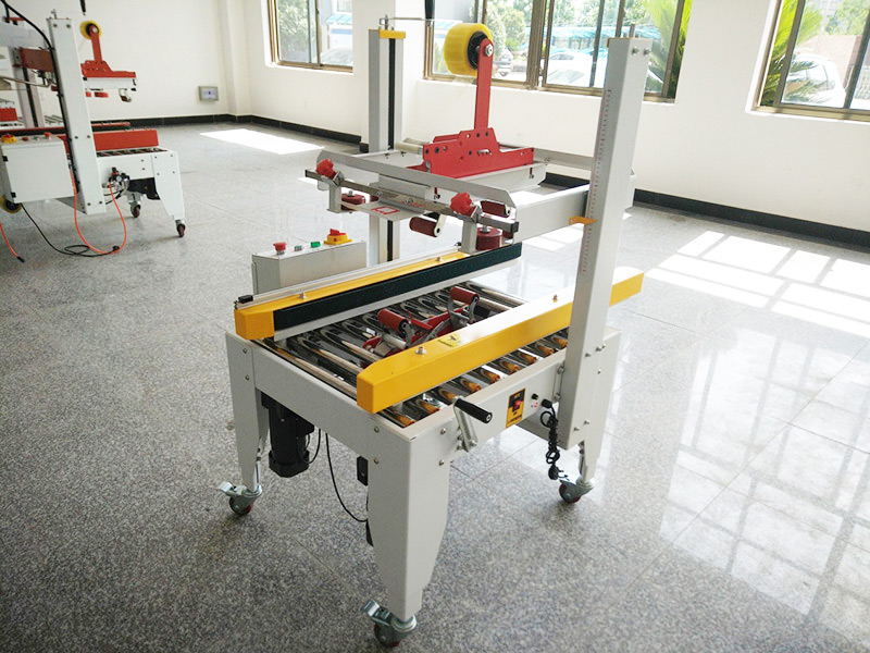 JS-FXZ500B 左右(yòu)驅動配聯線(xian)手動自動折(she)蓋膠帶封箱(xiang)機